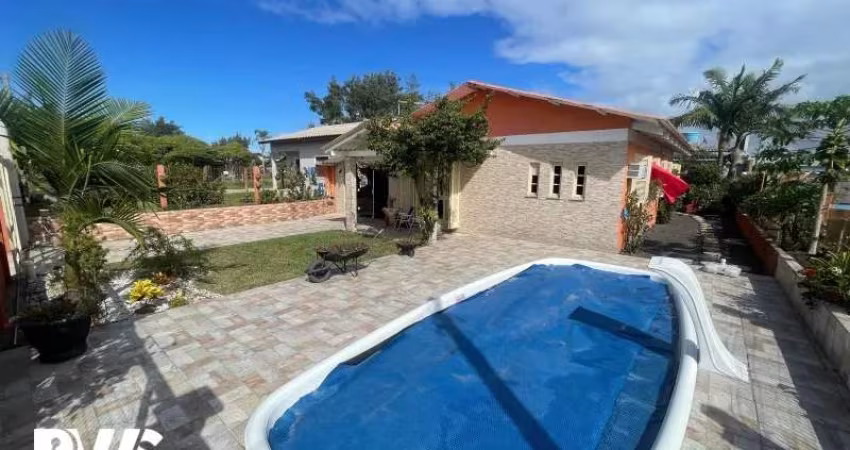 CASA COM PISCINA EM NOVA TRAMANDAÍ