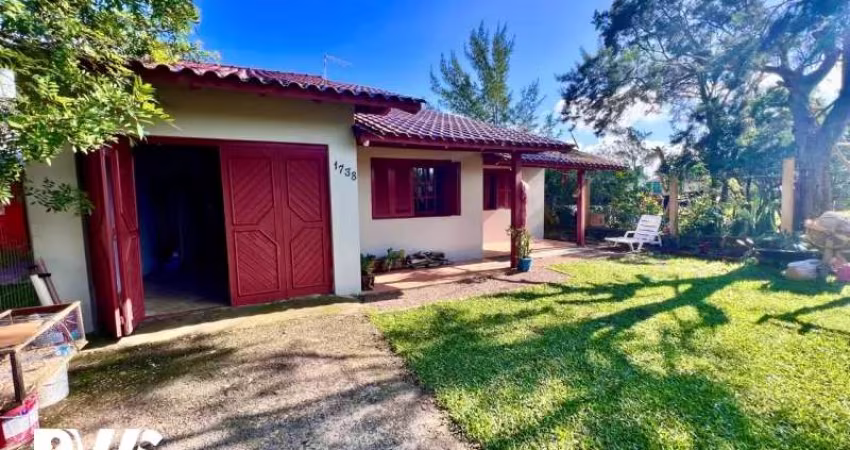 CASA COM 3 DORMITÓRIOS PRÓXIMA AO COMÉRCIO!!