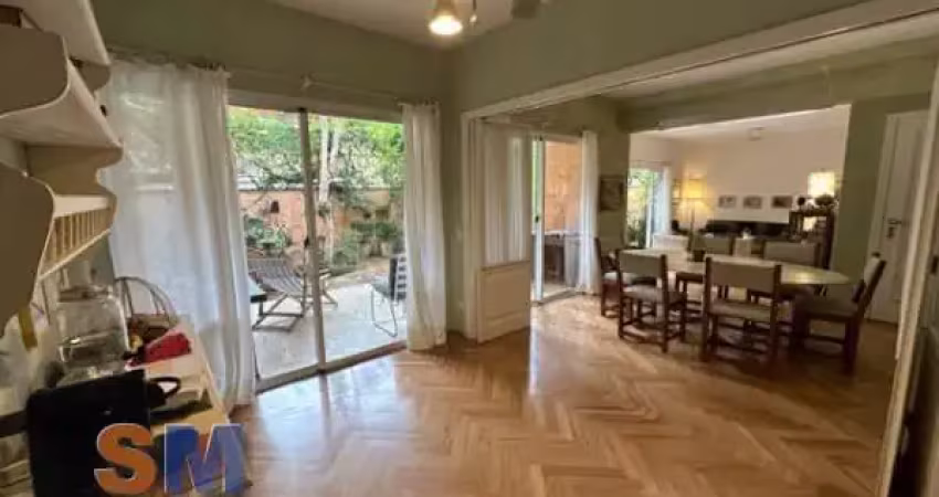 Casa em condomínio fechado com 4 quartos à venda na Rua Miranda Guerra, 10, Jardim Petrópolis, São Paulo