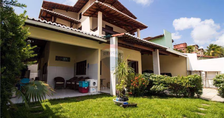 ALUGA-SE CASA DÚPLEX EM CAPIM MACIO COM 06 QUARTOS, SENDO 04 SUÍTES