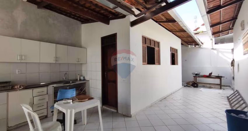 Casa a Venda com 3 Quartos, sendo 3 Suítes - em Candelária