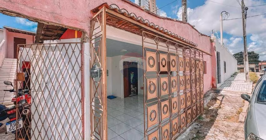 Casa e Kitnets em Dix-Sept Rosado - R$ 305 K