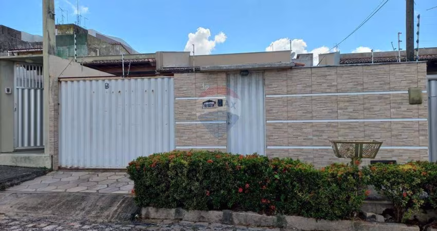 Locação - Casa  3 Quartos sendo 2 suítes e com piscina em Nova Parnamirim