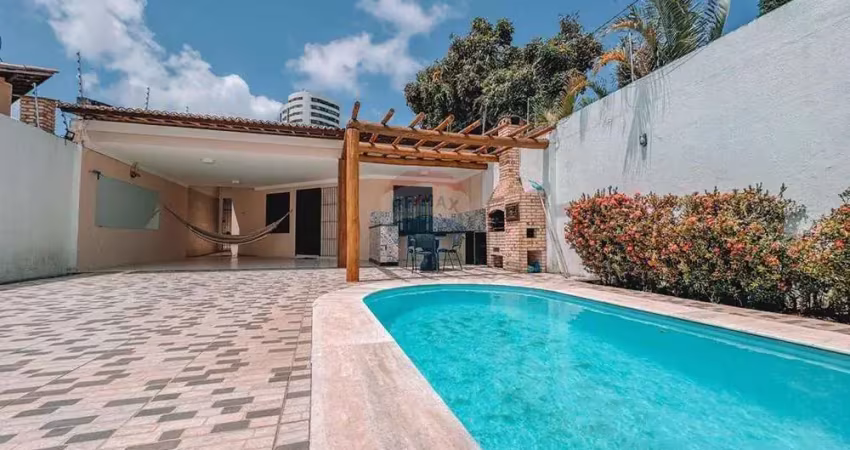 Casa comercial mobiliada com piscina em capim macio