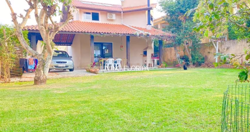 Casa com 3 quartos à venda na Rua Peroba do Campo, 57, Campeche, Florianópolis