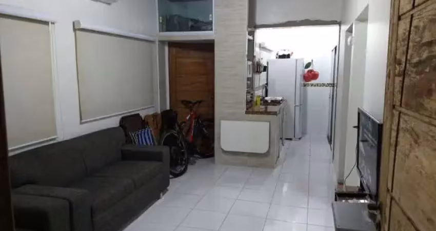 Vendo casa 2 dormitórios  / 300 metros da orla praia grande .