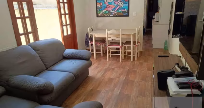 Casa espaçosa com 2 dormitórios e churrasqueira . tupi / praia grande sp.