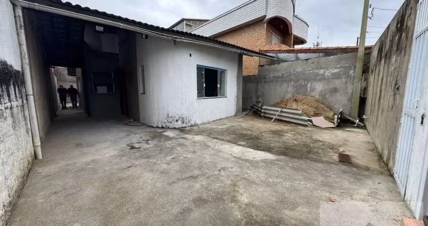 Casa Isolada na Guilhermina com 2 Dormitórios
