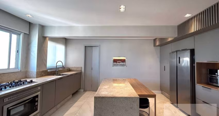 Cobertura Reformada na Vila Tupi: Elegância e Conforto - Piscina Privativa