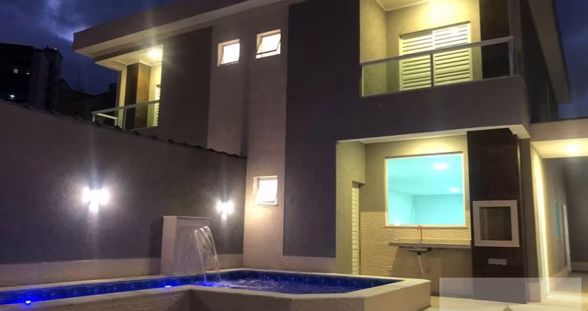 Sobrado Alto Padrão a Poucos Metros do Mar - 3 Suítes + Piscina