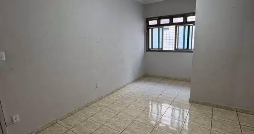 Apartamento 1 dormitório 1 vaga de garagem guilhermina  200 metros do mar .