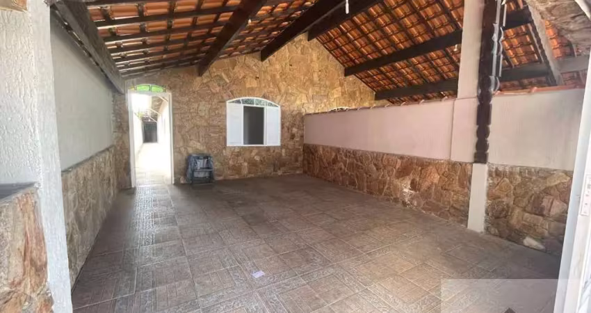 Vende-se casa geminada 3 dormitórios - guilhermina praia grande