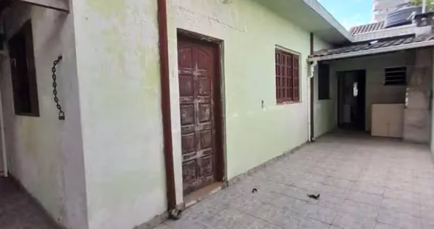 Casa à venda com 1 quarto amplo e 2 vagas de garagem na ocian