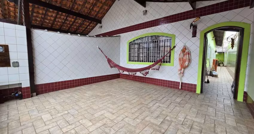 Casa geminada à venda em praia grande 1oo metros do mar