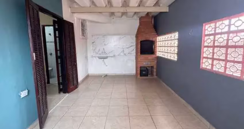 Casa alugo na vila tupi praia grande sp . 2 dormitórios 1 suíte .