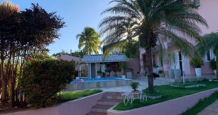 CASA COM 5/4 EM CONDOMINIO FECHADO