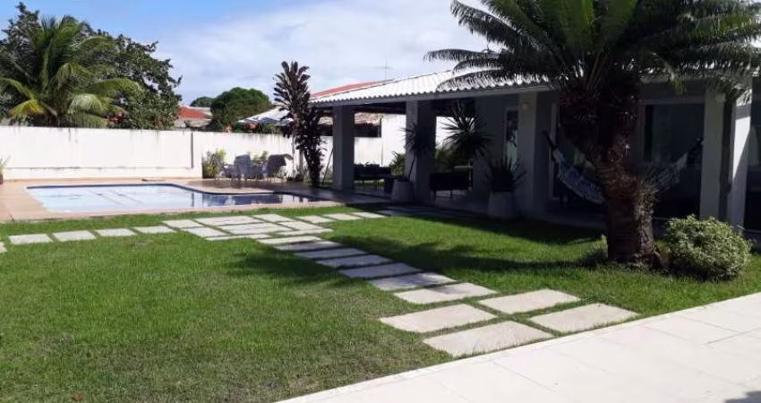 Casa com 4/4 na Estrada do Coco