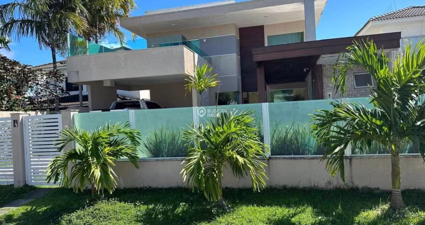 Casa com 4 suítes na Priscila Dutra