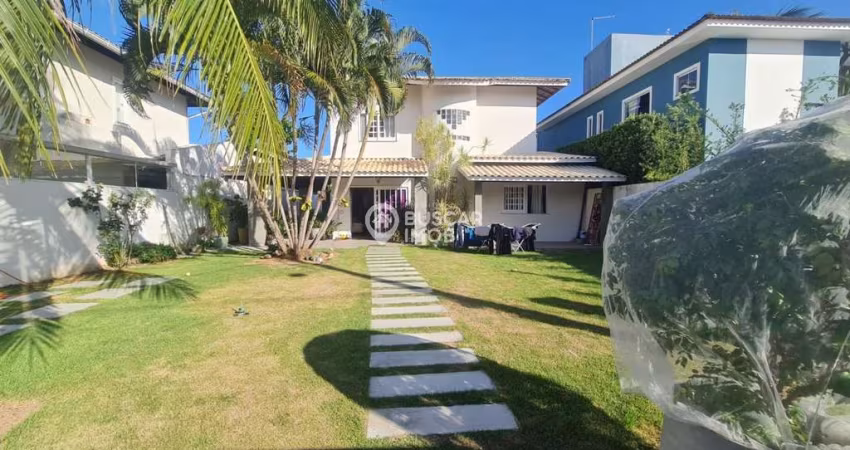 CASA COM 3/4 EM CONDOMINIO FECHADO