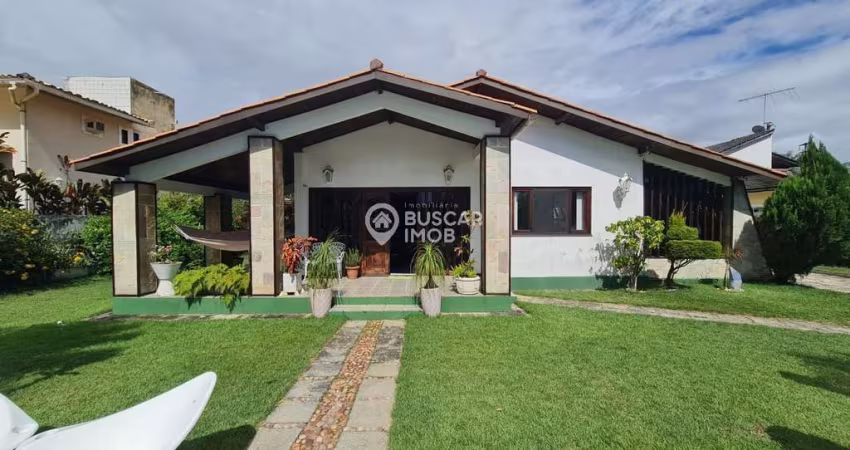 CASA COM 4/4 EM LAURO DE FREITAS
