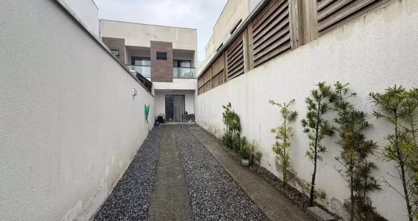 Sobrado 2 suítes bairro Santa Regina!