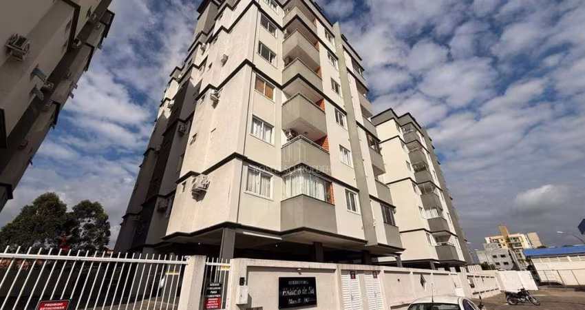 Apartamento no semimobiliado  centro de Camboriú!