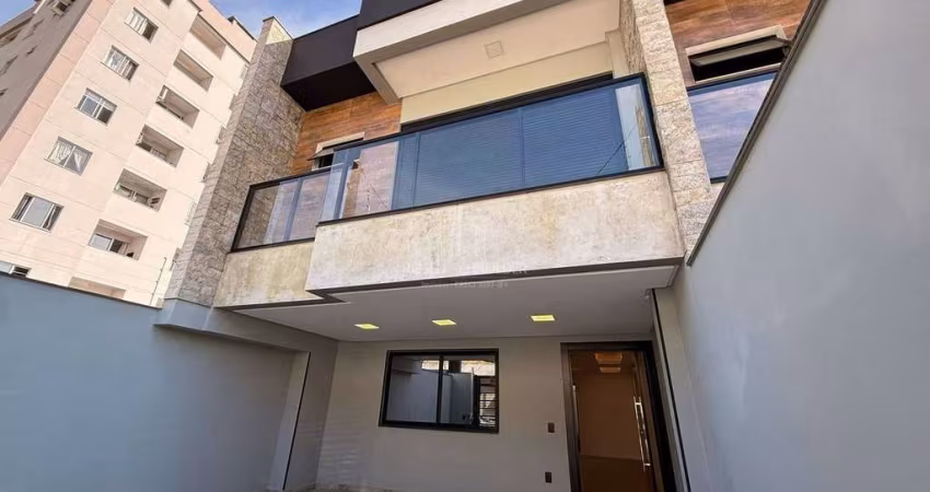 Lindo Sobrado de 3 suítes no bairro São Francisco de Assis!