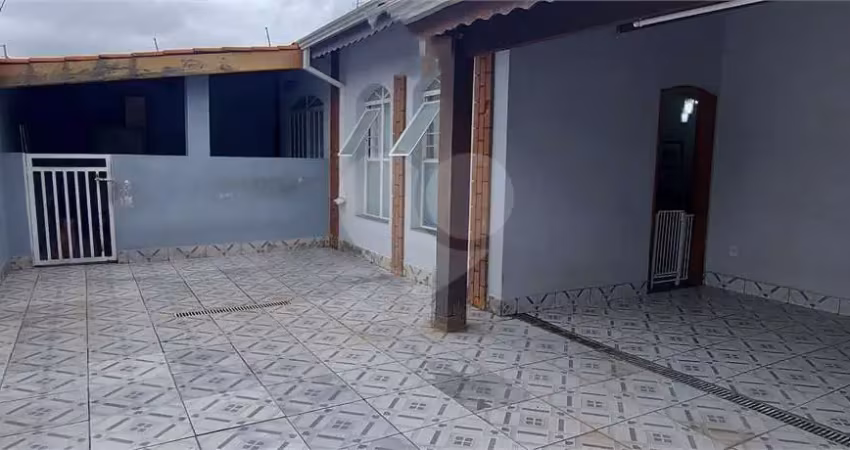 Casa com 3 quartos à venda em Jardim Simus - SP
