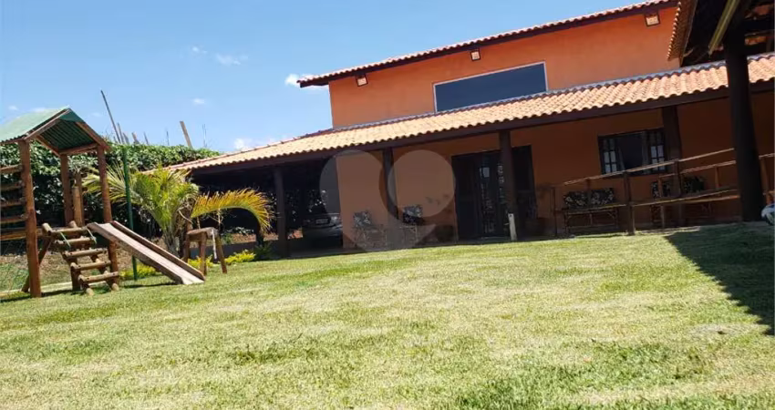 Chácara à venda com 4 quartos, sendo 3 suítes,  em bairro do cercado, araçoiaba da serra - sp