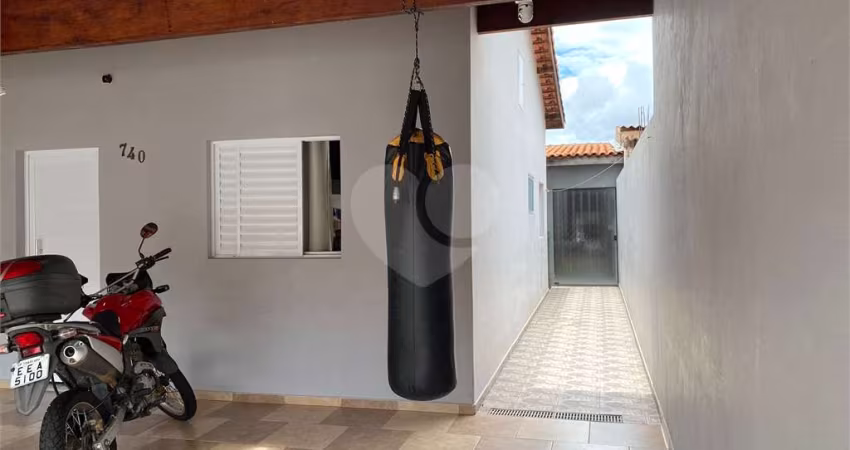 Casa com 2 quartos à venda em Jardim Santa Bárbara - SP
