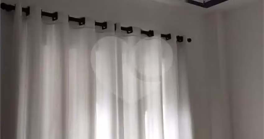 Condomínio com 2 quartos à venda em Jardim Karolyne - SP