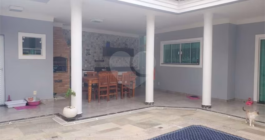 Condomínio com 3 quartos à venda em Vila Haro - SP