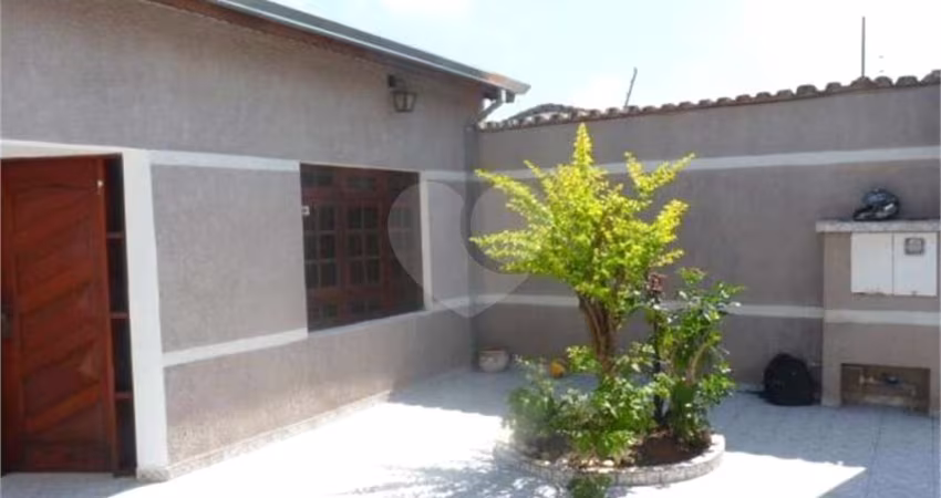 Casa térrea com 4 quartos à venda em Wanel Ville - SP