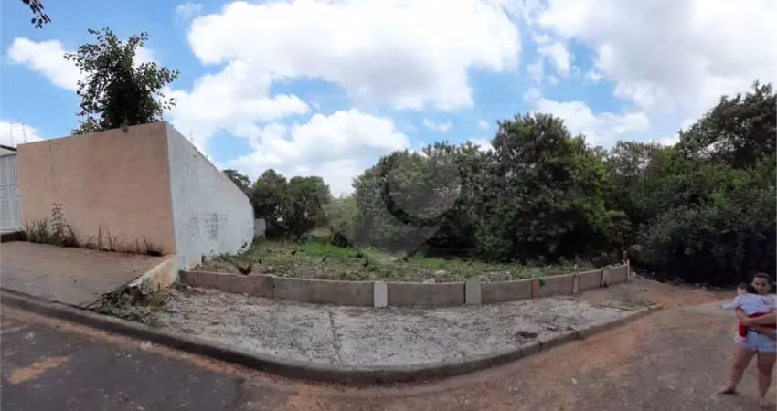 Terreno à venda em Jardim Simus - SP