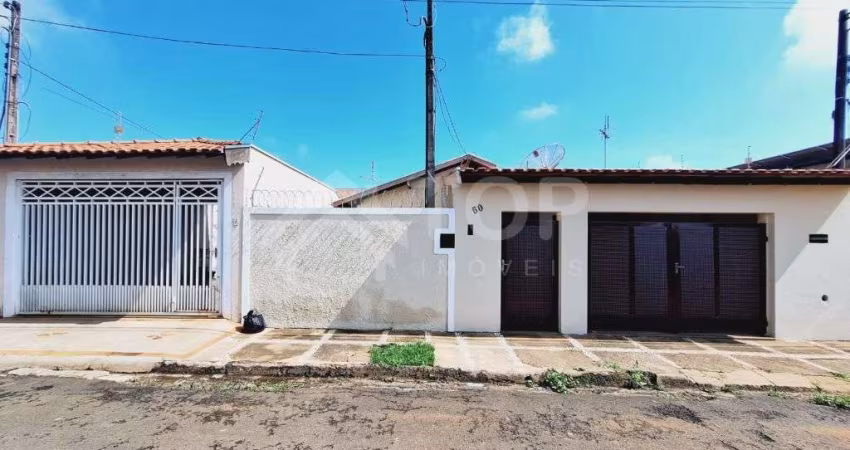 2 CASAS A VENDA COM 4 QUARTOS PRÓXIMO AO MERCADO TONIM