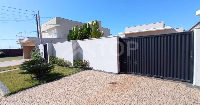 CASA PARA VENDER E ALUGAR COM 3 QUARTOS NO CONDOMINIO MONTREAL