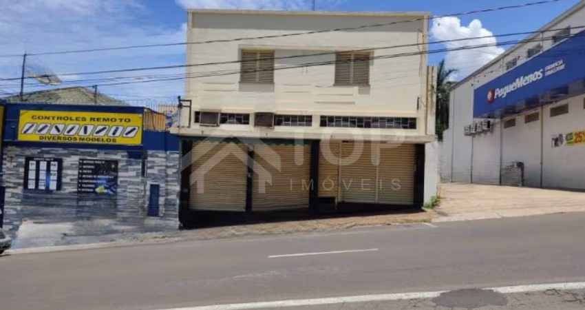 Imóvel comercial na Avenida São Carlos para Venda ou Locação, AREA 1 LOJA , com 90,25 metros, sala intermediaria 2 Câmara, 1 banheiro, AREA 2 CASA com 300,09 metros, 2 salas, 3 dormitórios, 2 banheiro