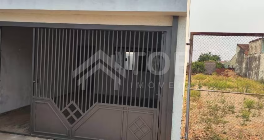 Casa à venda no Jardim Cruzeiro do Sul, São Carlos,Descrição do Imóvel: Garagem coberta para dois carros, com portão basculante e cobertura em madeira envernizada e telha. Sala e cozinha integradas em