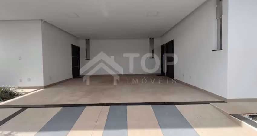 Linda Casa a Venda, cozinha ampla, equipada com coifa, armarios , 2 cooktops, bancada ilha em granito, conjugada com sala de jantar e pergolado, Este e coberto e dispoe de varias comodidades com SPA A