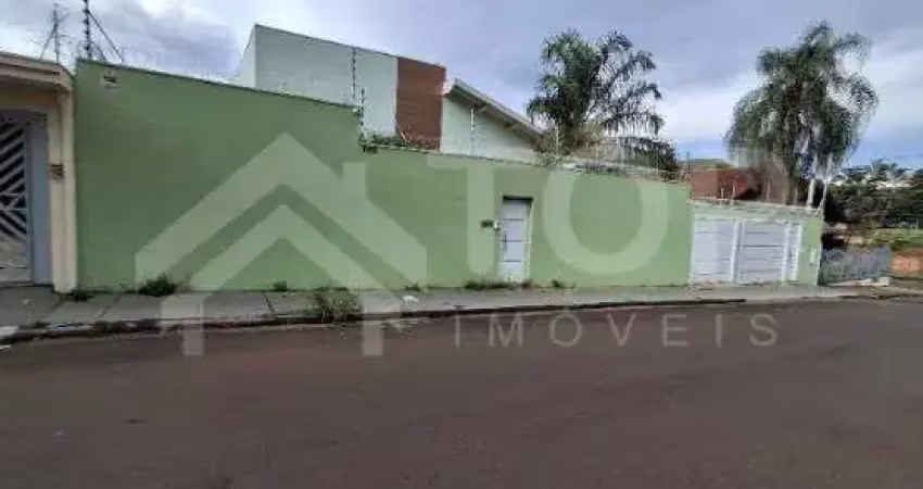 Lindo imóvel de 3 dormitórios espaçosos, sendo 1 suíte e piscina