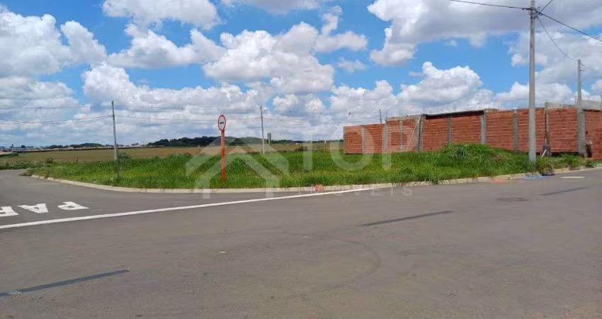 Excelente terreno de esquina com 246,62 metros de área total