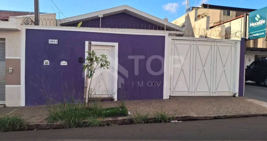 Excelente imóvel de 3 dormitórios com 1 suíte, edícula e quintal amplo na região central