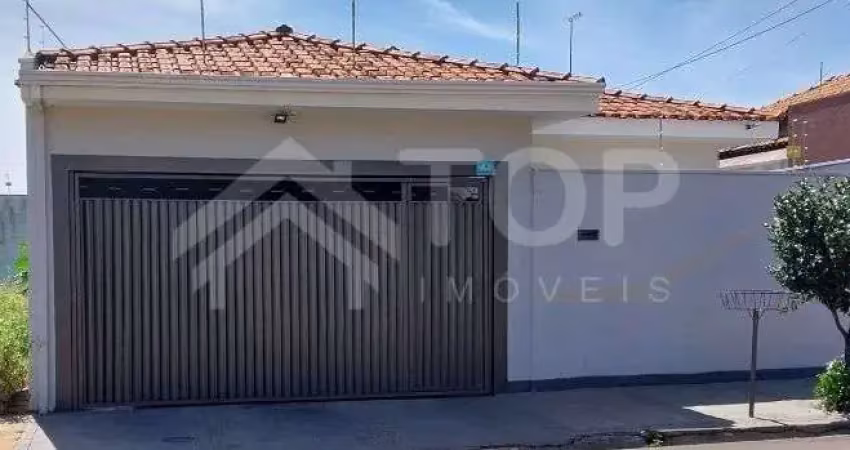 Linda casa de 3 dormitórios com 1 suíte no bairro Res. Itamarati, em frente ao Ses.