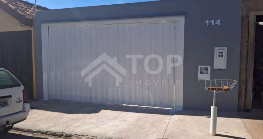 Excelente casa nova, de 2 dormitórios com 1 suíte, no bairro São Carlos VIII