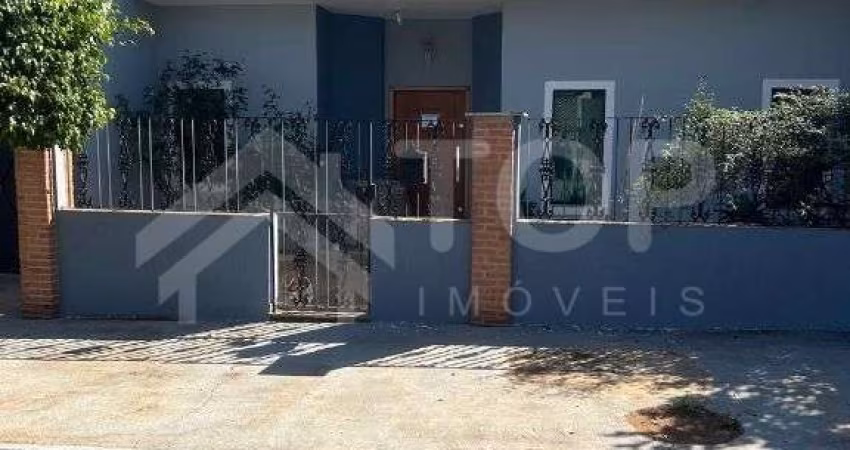 Casa terrea com lazer completo e quintal amplo