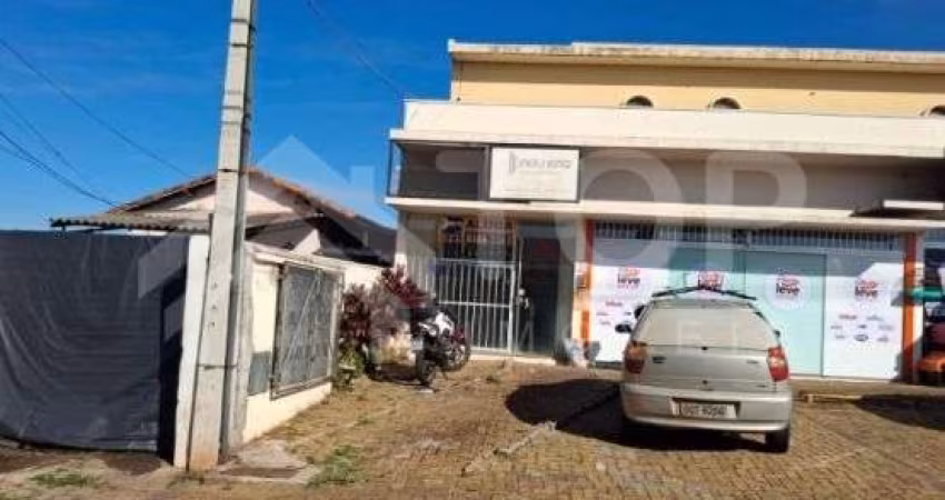 Excelente sala comercial no piso superior, em ótima localização no bairro Jardim Paulistano.