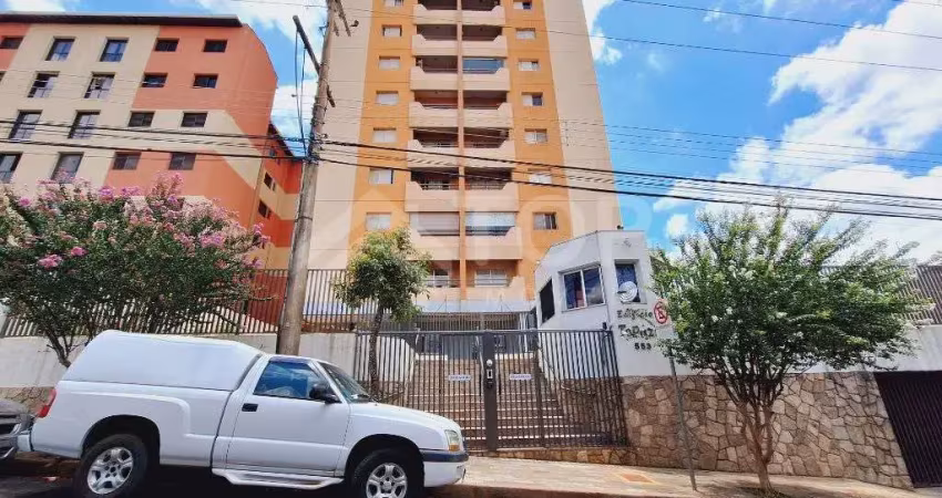 Excelente apartamento com 3 dormitorios com 1 suite repleto de armarios no centro da cidade