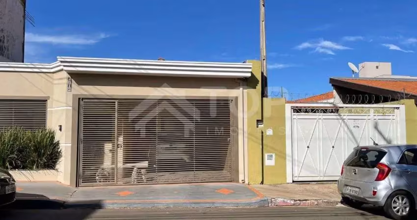 Excelente imovel, em otima localizacao no centro da cidade, com 2 dormitorios, sendo 1 suite e edicula