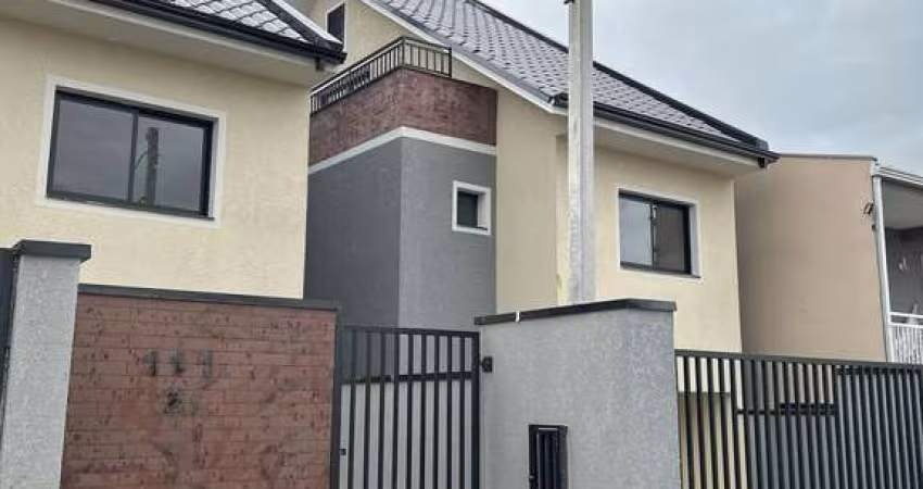 Triplex  à venda de frente para rua no Xaxim em Curitiba
