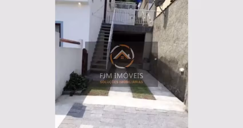 Casa em Sapê, Niterói: 219m², 5 dormitórios, 4 banheiros por R$420K - Venda